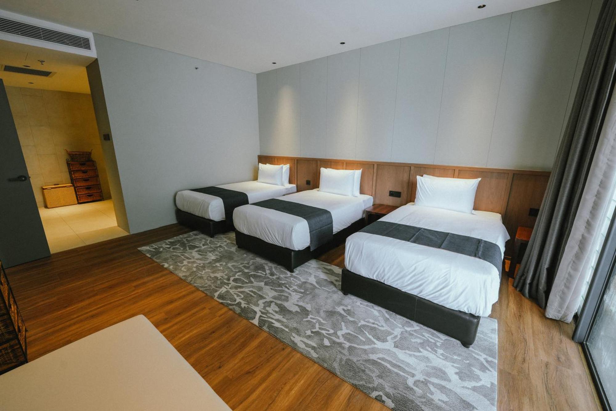 Roxy Beach Resort Sematan Exterior photo