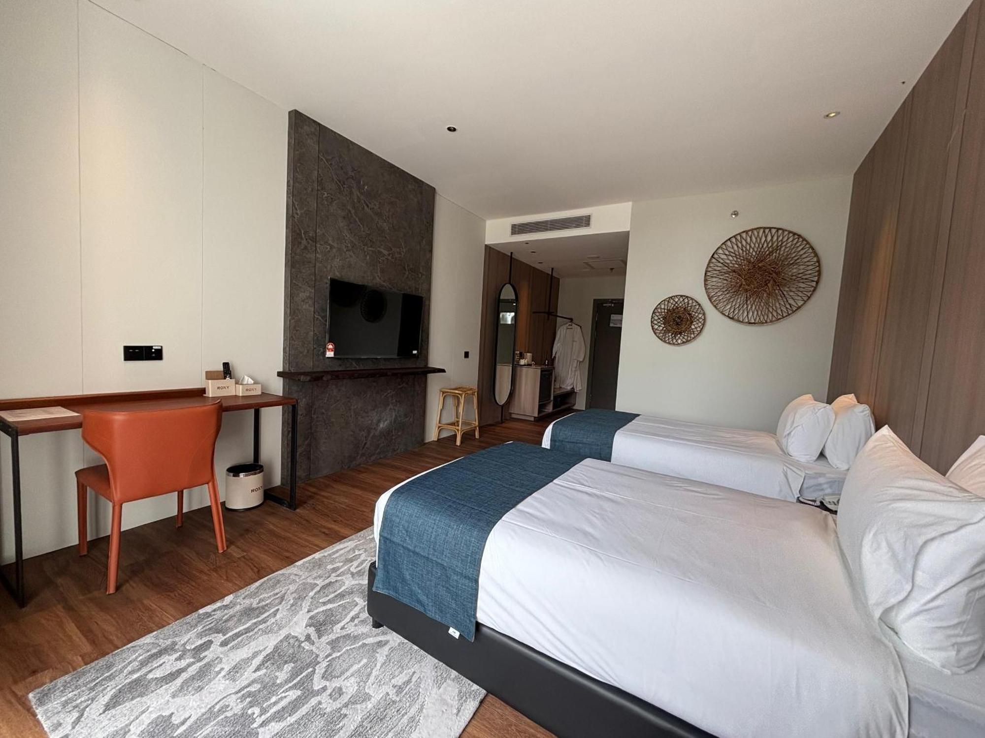 Roxy Beach Resort Sematan Exterior photo