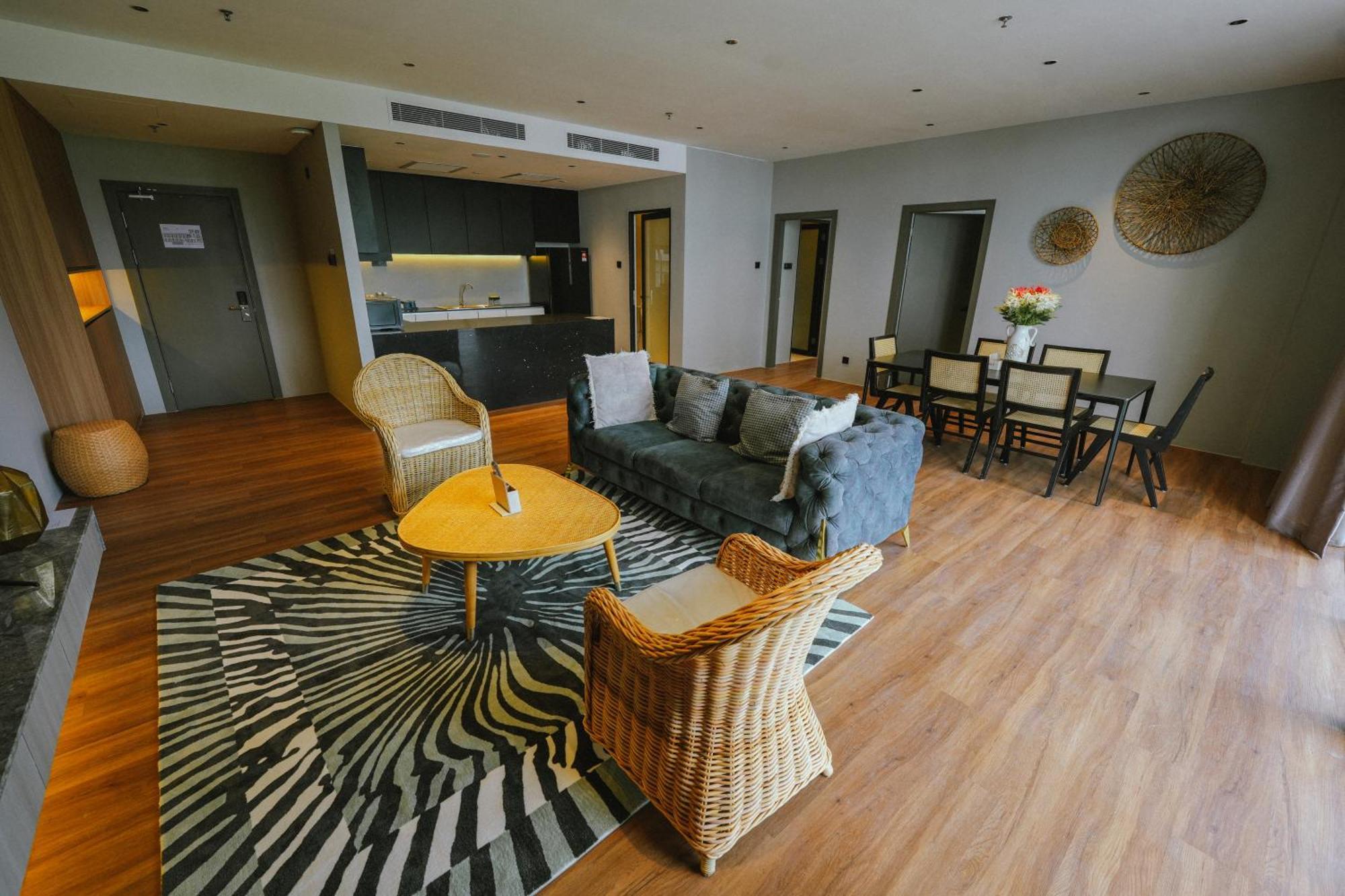 Roxy Beach Resort Sematan Exterior photo