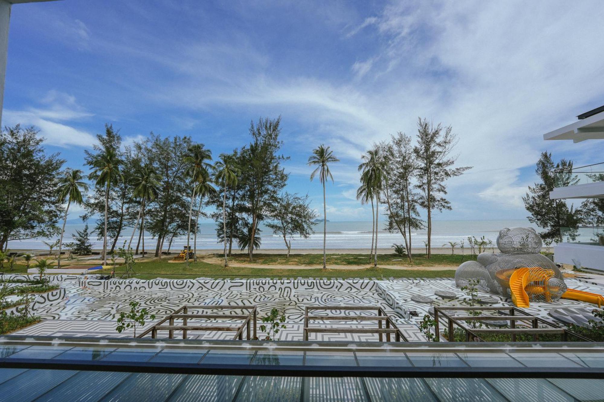Roxy Beach Resort Sematan Exterior photo